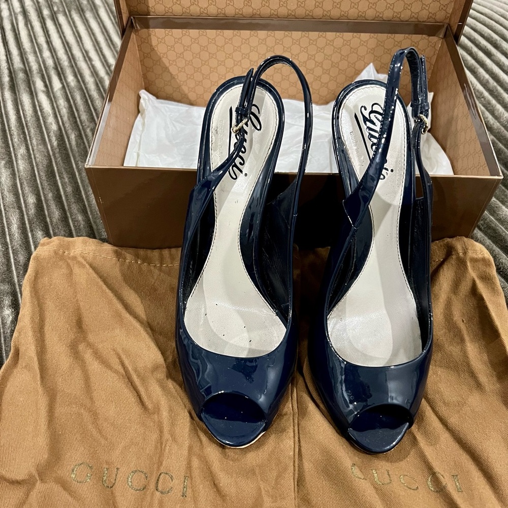 Gucci patent leather slingback peel toe heel. Adjustable strap.